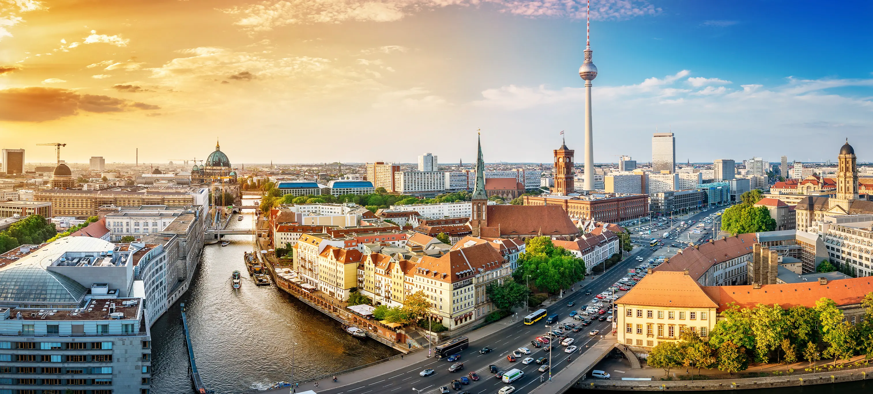 Berliner Stadtansicht mit Fernsehturm und Spree